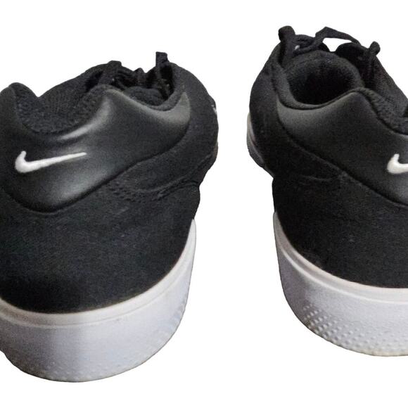 Nike - Picture 4 of 6